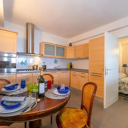 Charming Sunset With Pool Apartment Laveno-Mombello