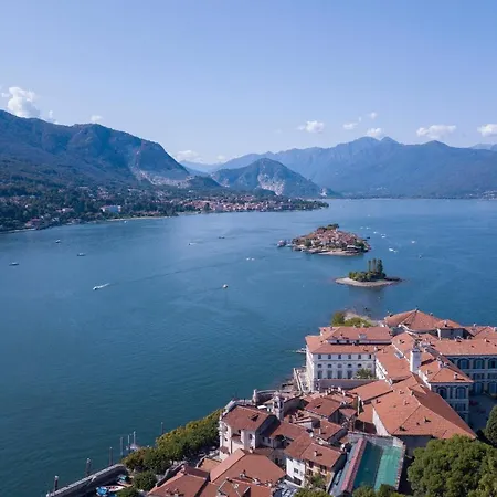 Charming Sunset With Pool Apartment Laveno-Mombello