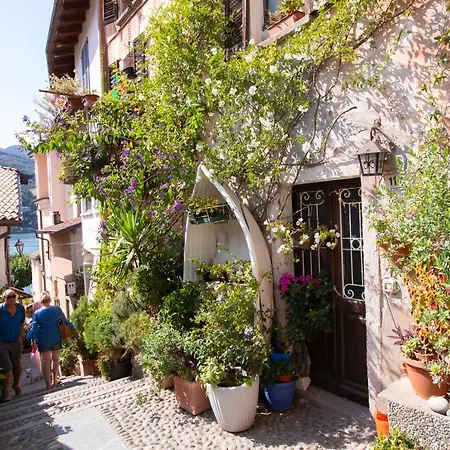 Charming Sunset With Pool Apartment Laveno-Mombello